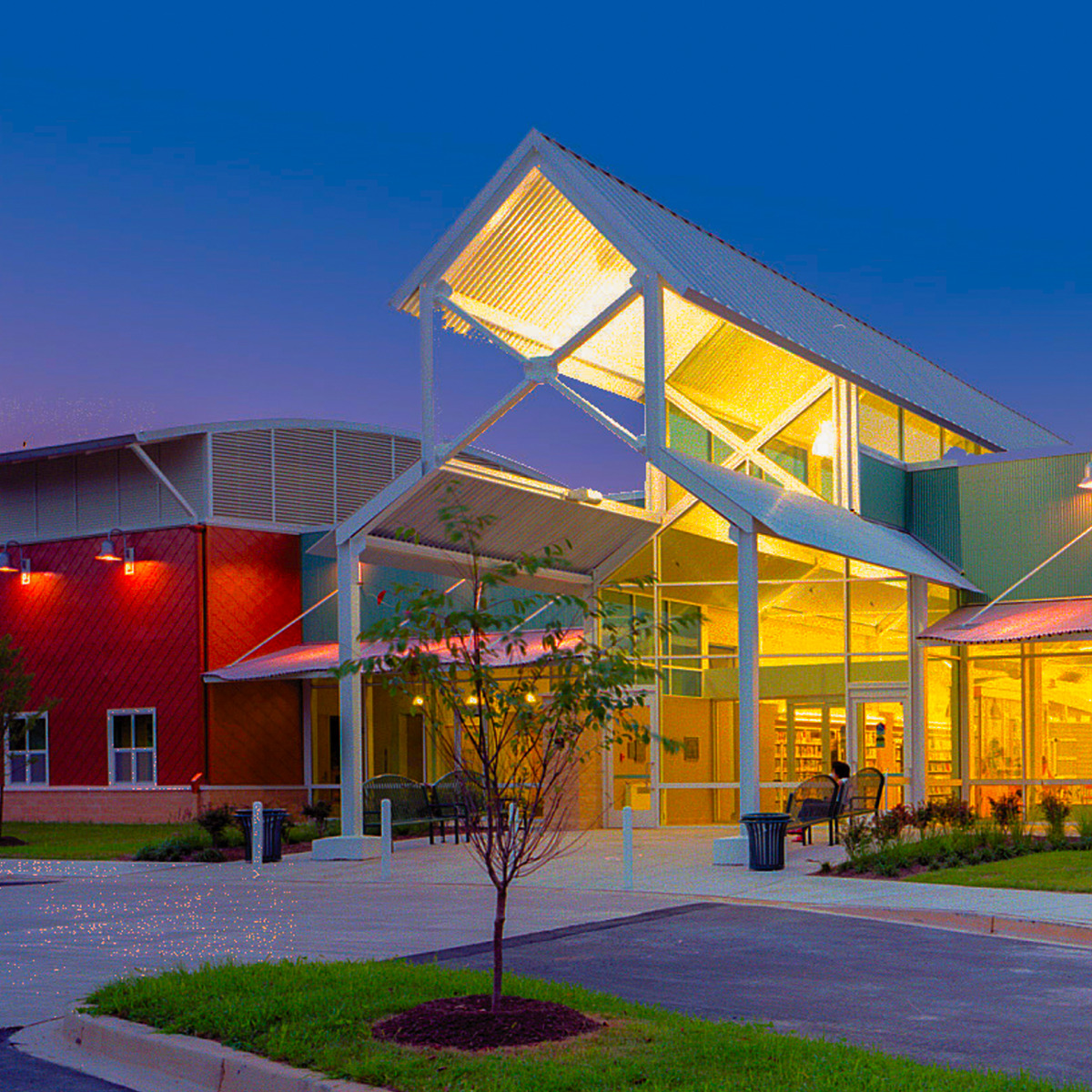 front entrance of the Glenwood Branch Library that includes free access to borrowable books, wifi, printing, computers and the maker space.